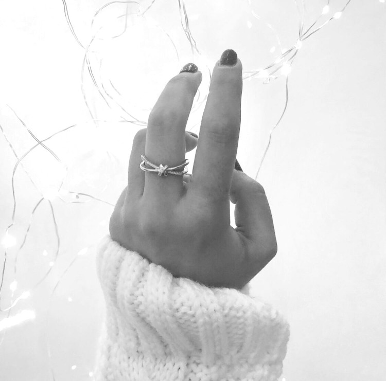 Srebrny pierścionek z cyrkoniami