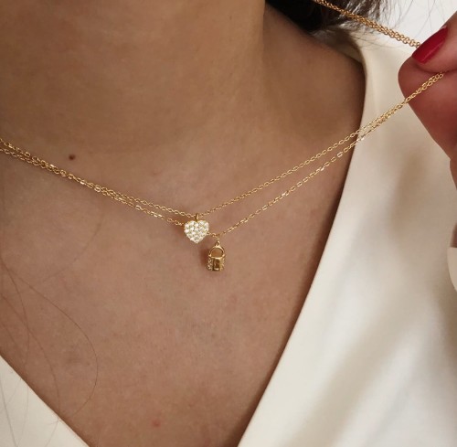 Srebrny pozłacany naszyjnik kłódka z cyrkoniami