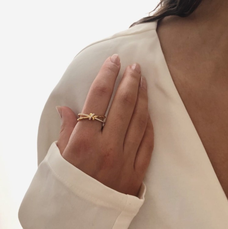 Srebrny pozłacany pierścionek z cyrkoniami