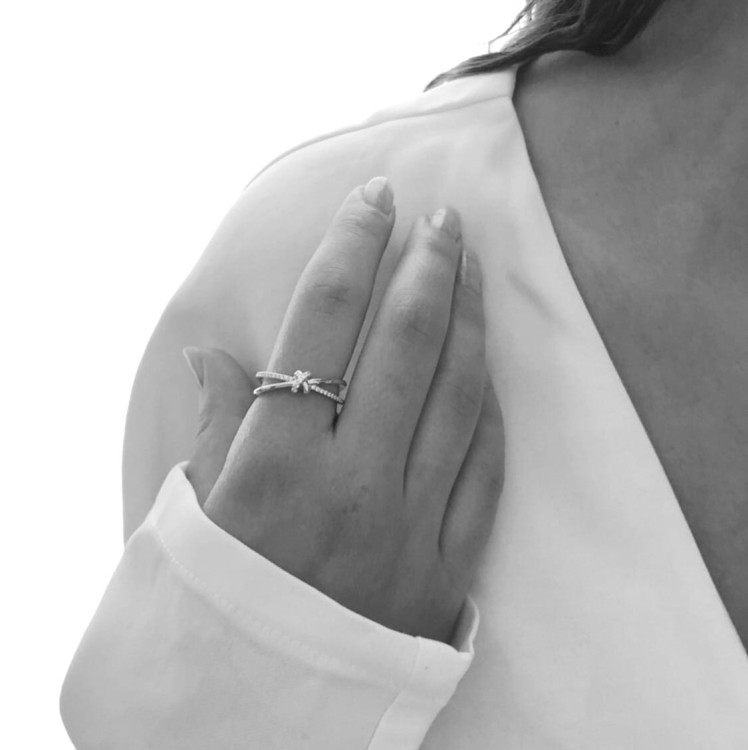 Srebrny pierścionek z cyrkoniami