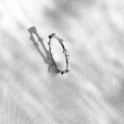 Srebrny pierścionek z cyrkoniami