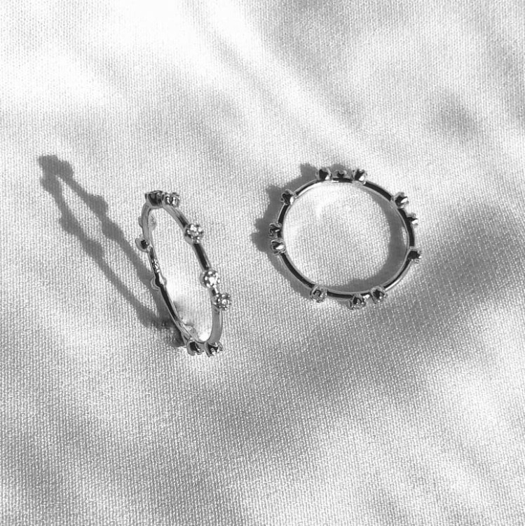 Srebrny pierścionek z cyrkoniami