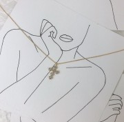 Srebrny pozłacany naszyjnik z krzyżem i cyrkoniami