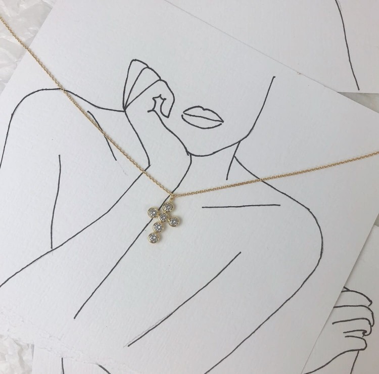 Srebrny pozłacany naszyjnik z krzyżem i cyrkoniami