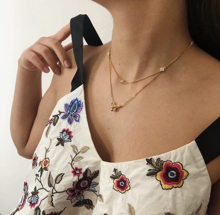 Srebrny pozłacany naszyjnik choker z wisiorkami różowa emalia