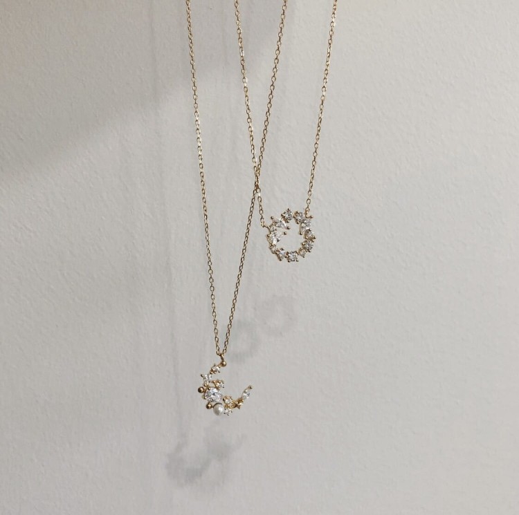 Srebrny pozłacany naszyjnik księżyc z cyrkoniami