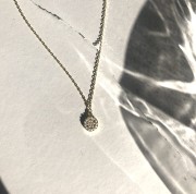 Srebrny pozłacany naszyjnik koło z perełkami