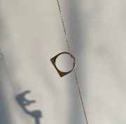 Srebrny pozłacany pierścionek z cyrkoniami