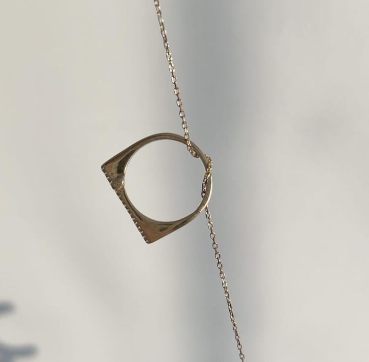 Srebrny pozłacany pierścionek z cyrkoniami