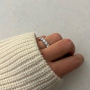 Srebrny pierścionek obrączka z cyrkoniami  pół