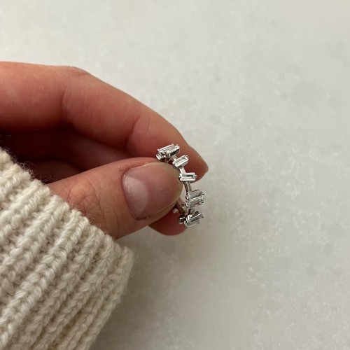 Srebrny pierścionek obrączka z cyrkoniami