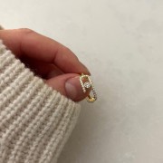 Srebrny pozłacany pierścionek z cyrkoniami