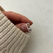 Srebrny pierścionek z cyrkoniami