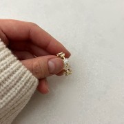 Srebrny pozłacany pierścionek obrączka z cyrkoniami