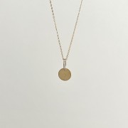 Srebrny pozłacany naszyjnik personalizowany blaszka z cyrkoniami