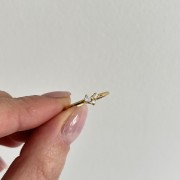 Srebrny pozłacany pierścionek z cyrkoniami delikatny