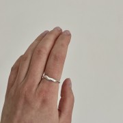 Srebrny pierścionek nieregularny