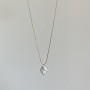 Srebrny pozłacany naszyjnik z perłą