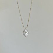 Srebrny pozłacany naszyjnik z perłą