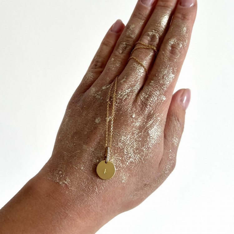 Srebrny pozłacany naszyjnik personalizowany blaszka z cyrkoniami