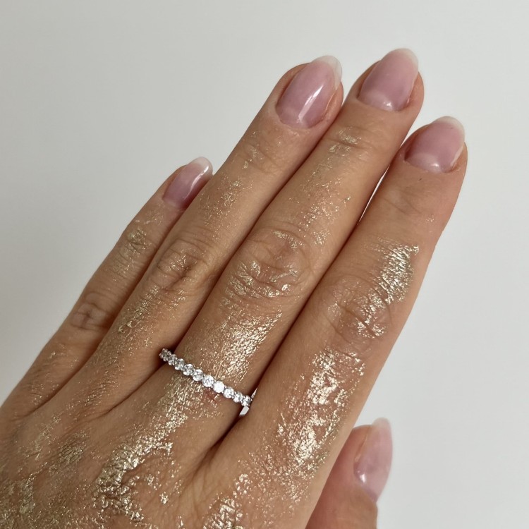 Srebrny pierścionek obrączka z cyrkoniami Błyszczący