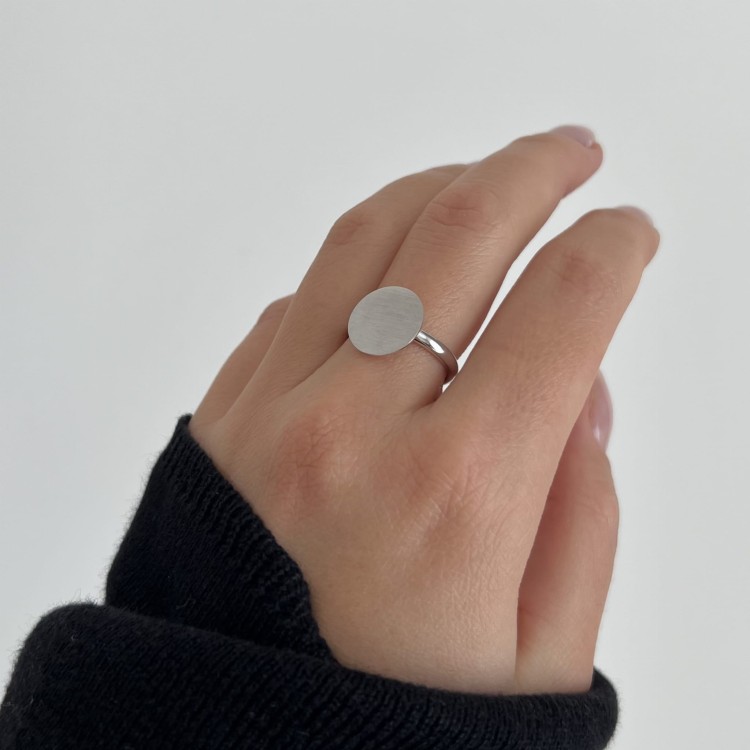 Srebrny pierścionek koło