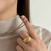 Srebrny pozłacany pierścionek SATYNOWANY