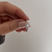 Srebrny pierścionek z cyrkoniami BŁOGOŚĆ