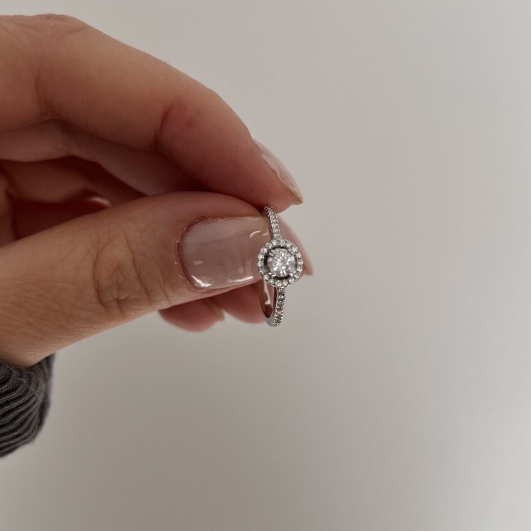 Srebrny pierścionek z cyrkoniami BŁOGOŚĆ