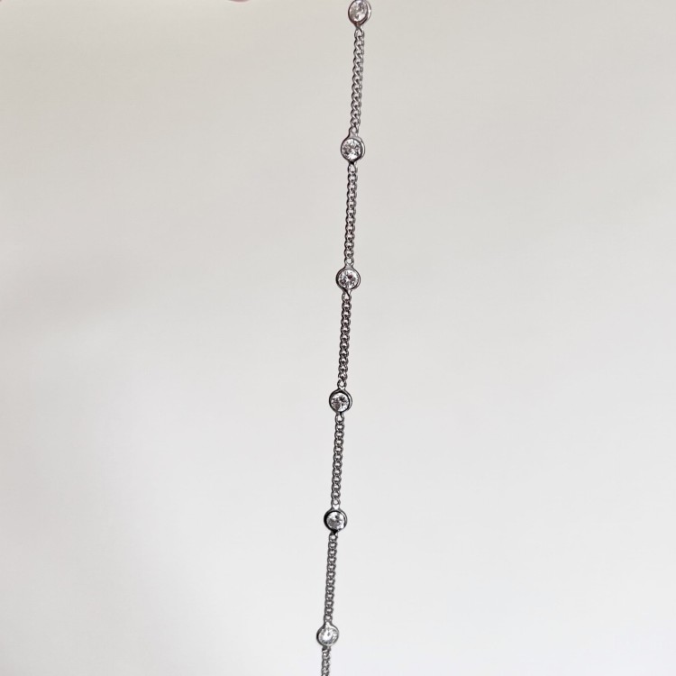 Srebrna bransoletka na kostkę pancerka z cyrkoniami