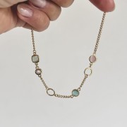 Srebrna pozłacana bransoletka na kostkę KOLOROWA odcień pistacja z maliną