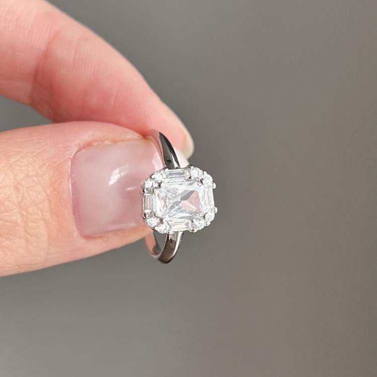 Srebrny pierścionek z cyrkoniami SZYK