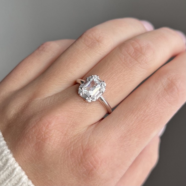 Srebrny pierścionek z cyrkoniami SZYK