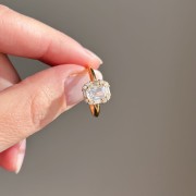 Srebrny pozłacany pierścionek z cyrkoniami SZYK