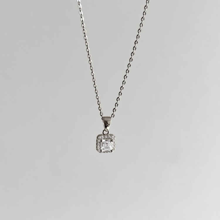 Srebrny naszyjnik z cyrkoniami KWADRAT