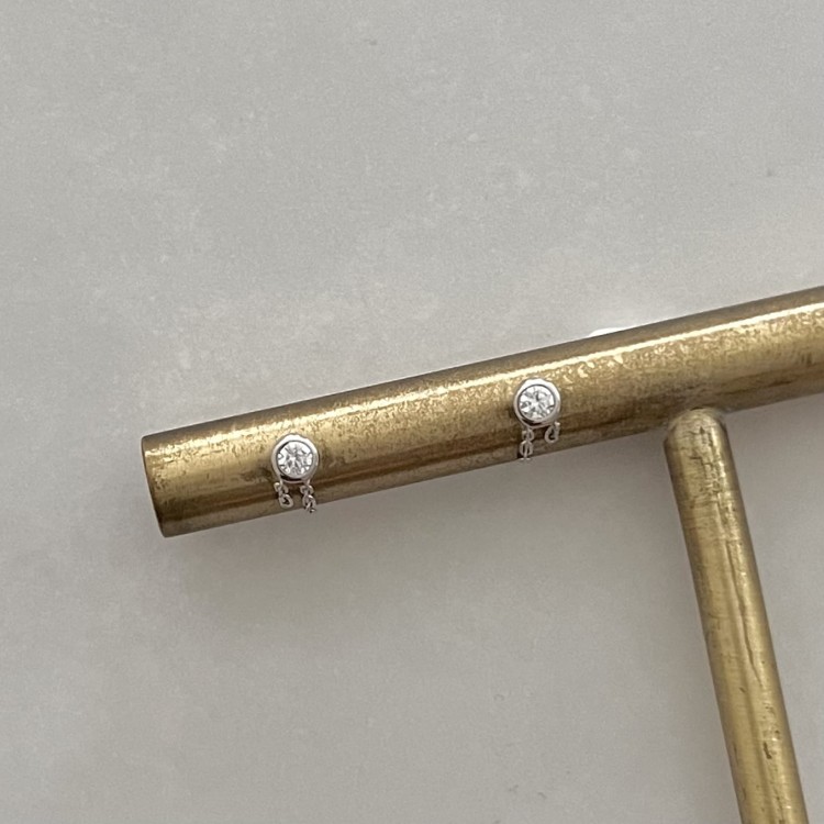 Srebrne  kolczyki z cyrkonią i łańcuszkiem