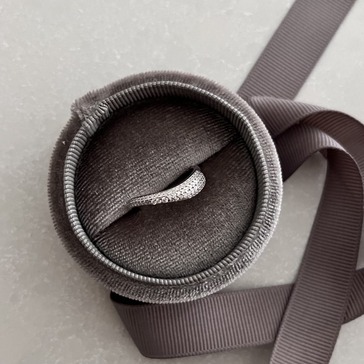 Srebrny pierścionek z cyrkoniami FORMA