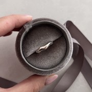 Srebrny pierścionek nieregularny