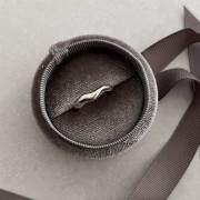 Srebrny pierścionek nieregularny