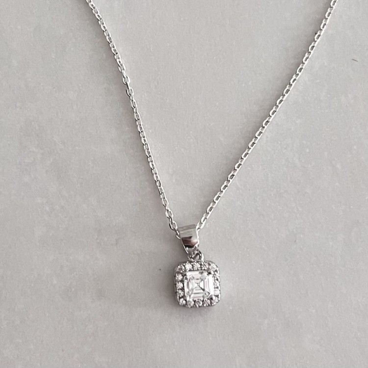 Srebrny naszyjnik z cyrkoniami KWADRAT