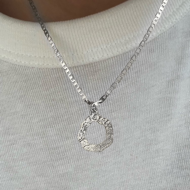 Srebrny naszyjnik z blaszką fakturowaną