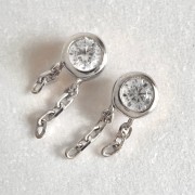 Srebrne  kolczyki z cyrkonią i łańcuszkiem