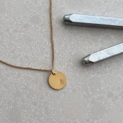 Personalizowany naszyjnik z literką – blaszka12 mm, splot pancerka