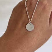 Personalizowany naszyjnik z literką – blaszka12 mm, splot pancerka