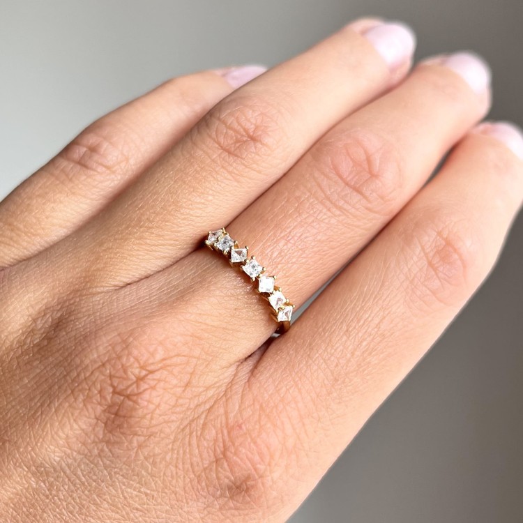 Srebrny pozłacany pierścionek z cyrkoniami BŁOGOŚĆ