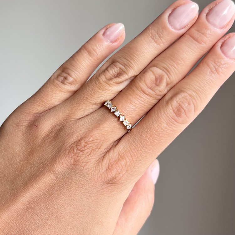 Srebrny pozłacany pierścionek z cyrkoniami BŁOGOŚĆ