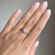 Srebrny pierścionek z cyrkoniami BŁOGOŚĆ