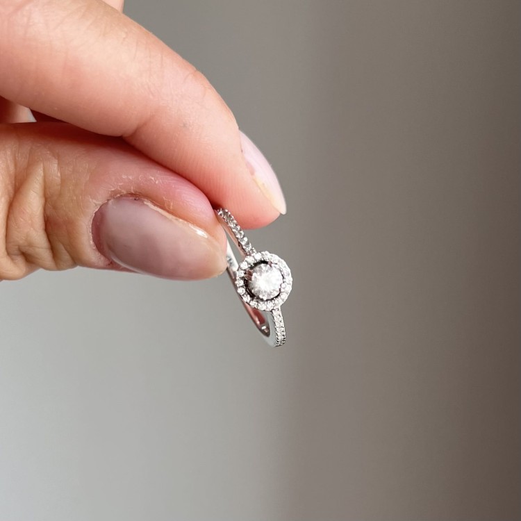 Srebrny pierścionek z cyrkoniami BŁOGOŚĆ