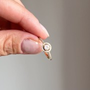 Srebrny pozłacany pierścionek z cyrkoniami BŁOGOŚĆ