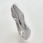 Srebrny pierścionek nieregularny